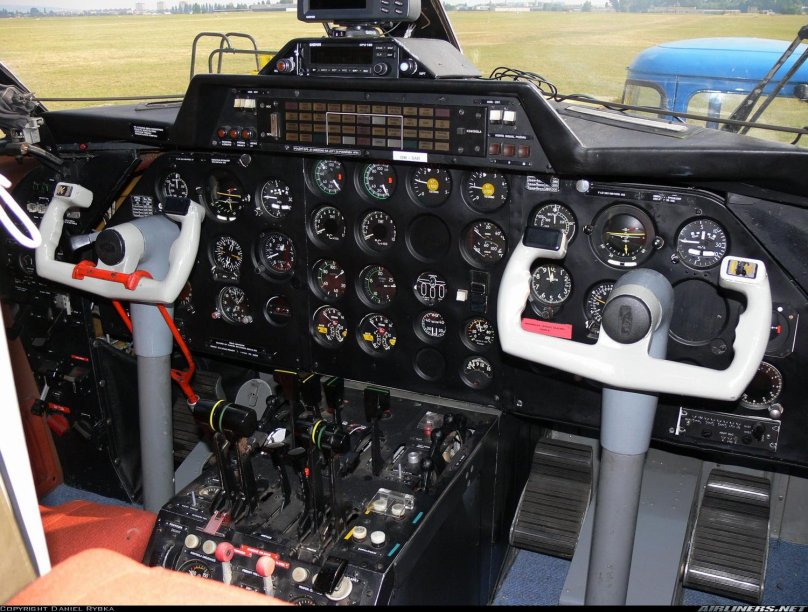 В кабине л-410