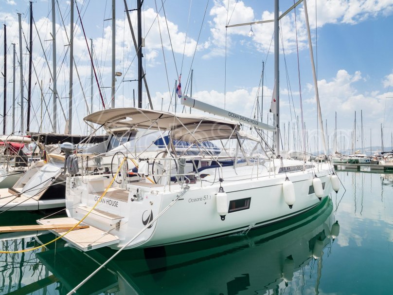 Яхта oceanis 51.1