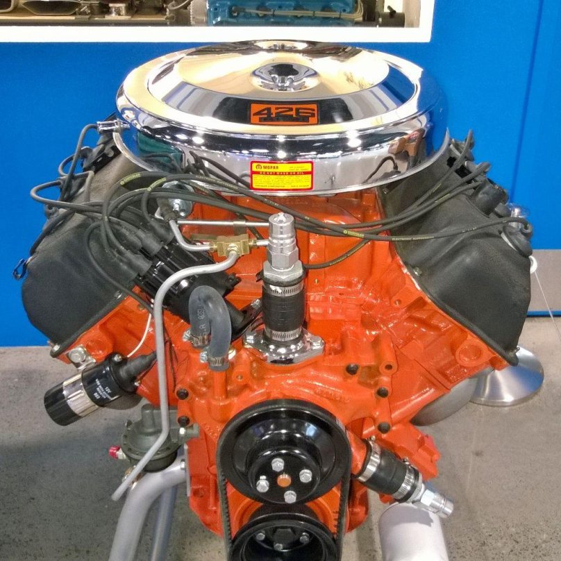 Двигатель 426 Hemi Mopar