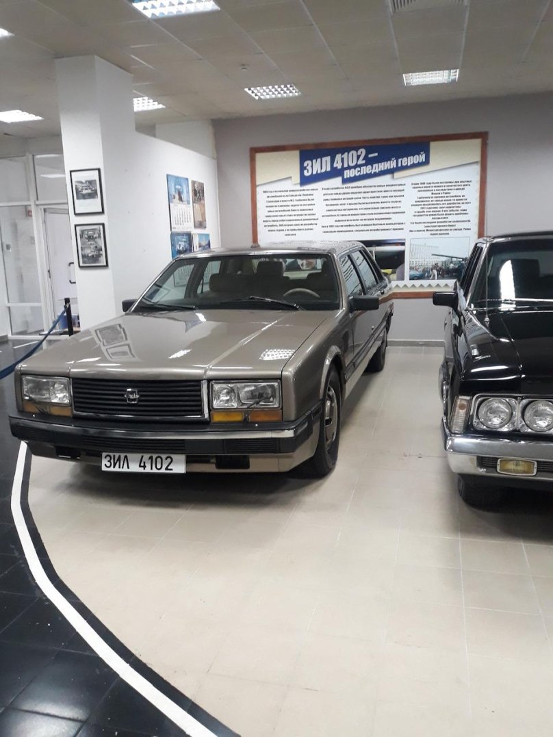 ЗИЛ 4102 черный