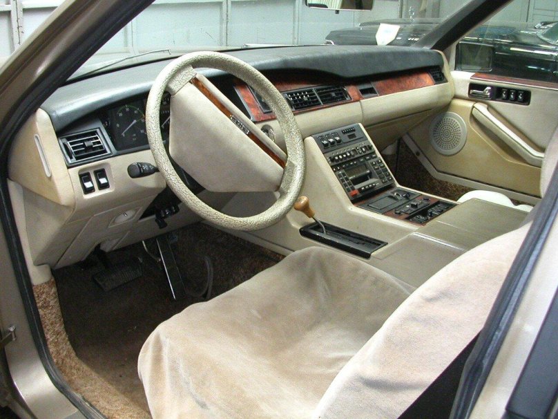 ЗИЛ легковой 4102