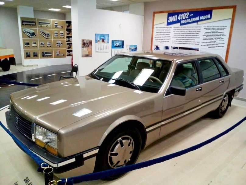 ЗИЛ легковой 4102