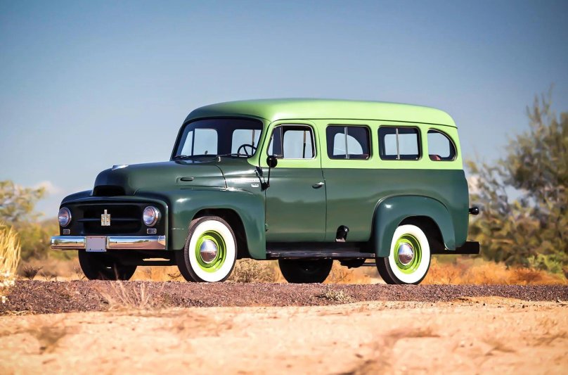 International Harvester r-110 Travelall 1953