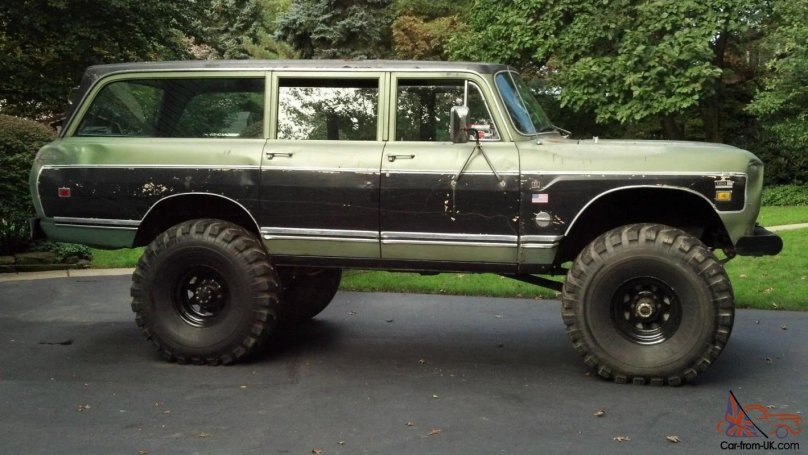 International Harvester Travelall 1973