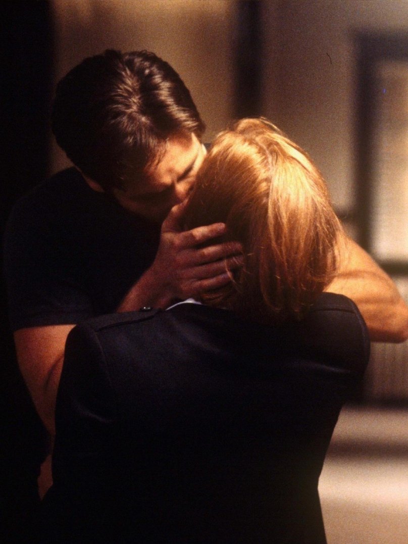 Малдер и Скалли поцелуй