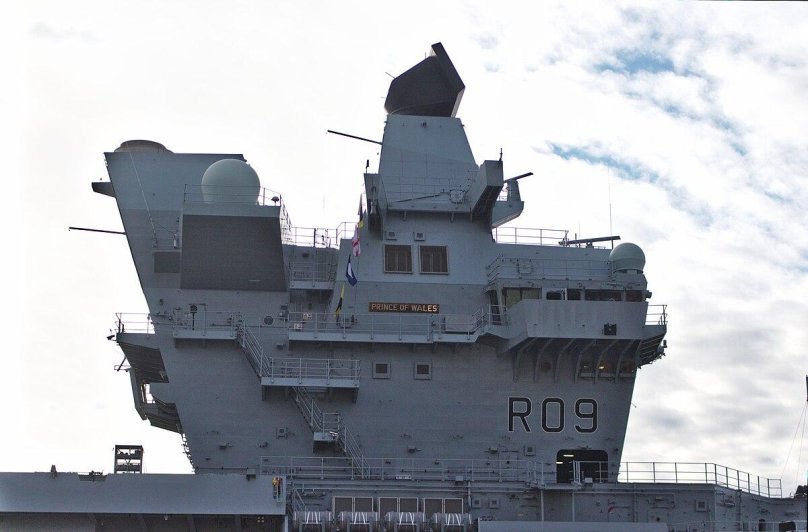 Авианосец принц Уэльский