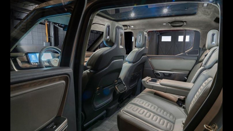 Электрический Rivian r1t