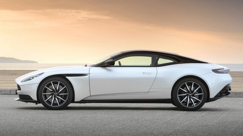 Aston Martin db11 v8