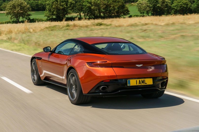 Aston Martin db11 оранжевый