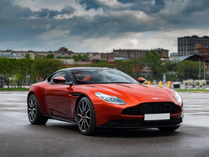 Aston Martin db11 оранжевый