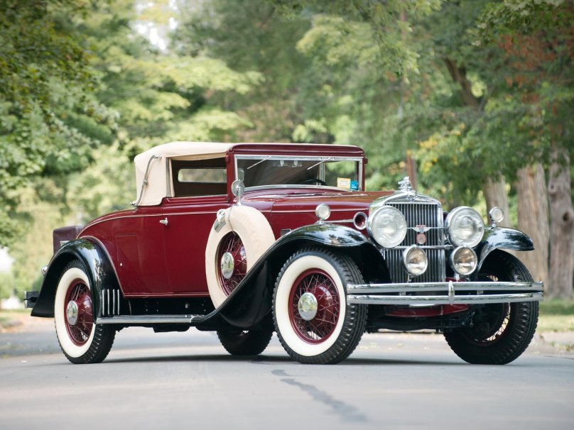 Stutz SV-16 sedan