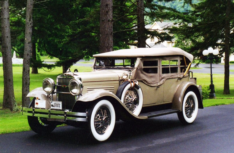 Автомобиль Stutz Blackhawk