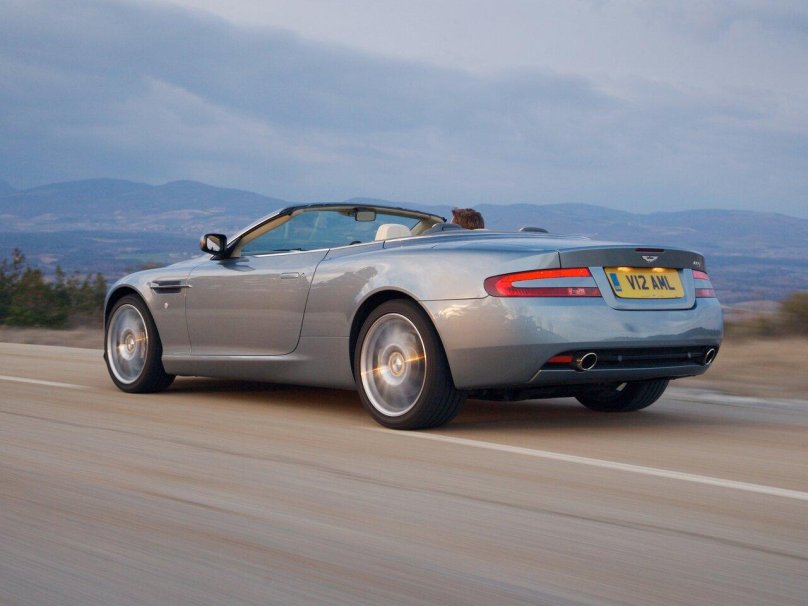 Aston Martin db9 2004