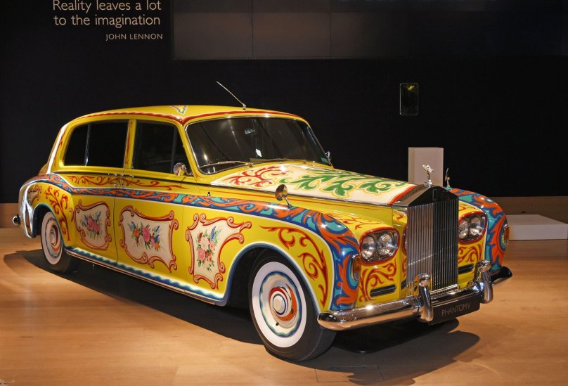 Rolls Royce Phantom v John Lennon