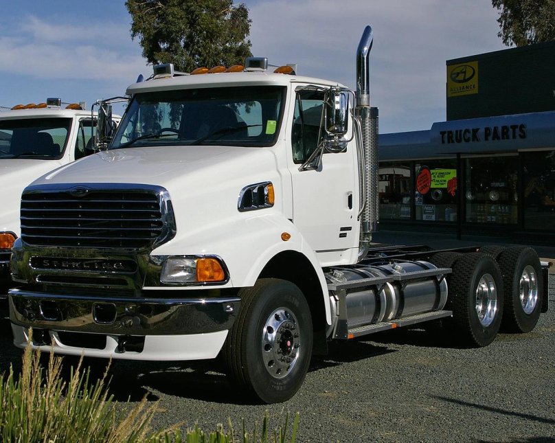 Грузовик Sterling 9500