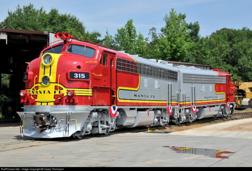 EMD f7 Santa Fe