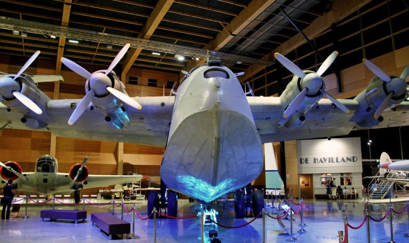 Музей авиации в Санкт-Петербурге под открытым небом