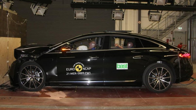 Краш тест Mersedes EQS