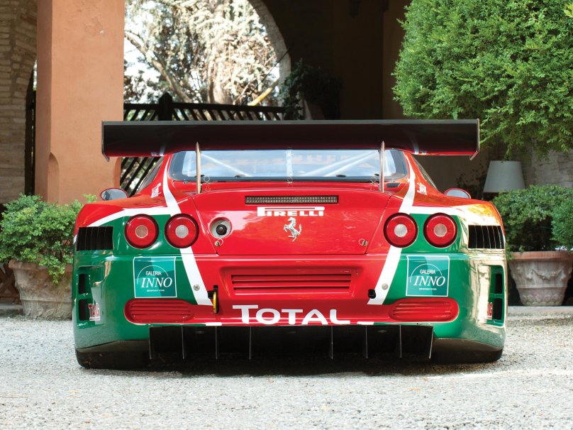 Феррари со спойлером