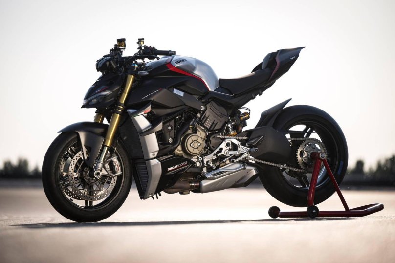 Ducati Streetfighter v4