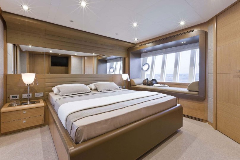 Моторная яхта Ferretti