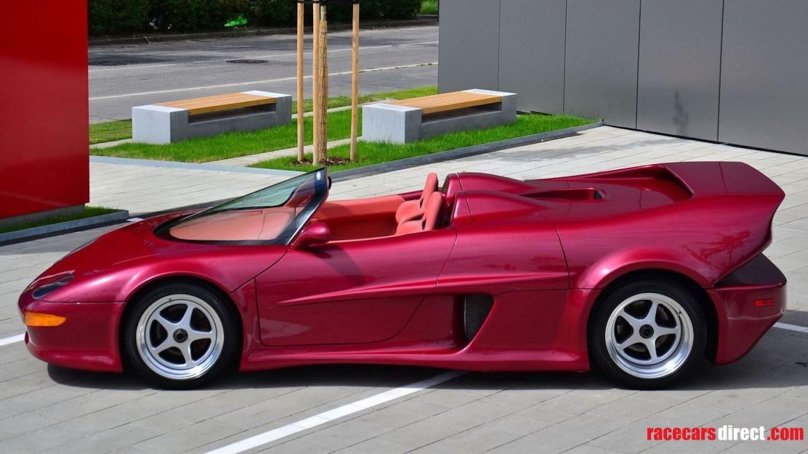 Среднемоторный спорткар