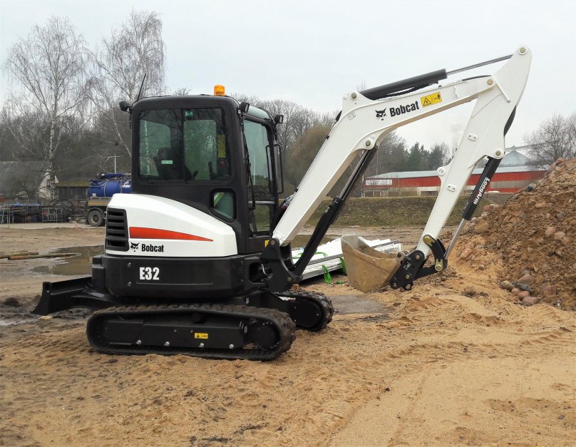 Разработка траншеи Бобкэт