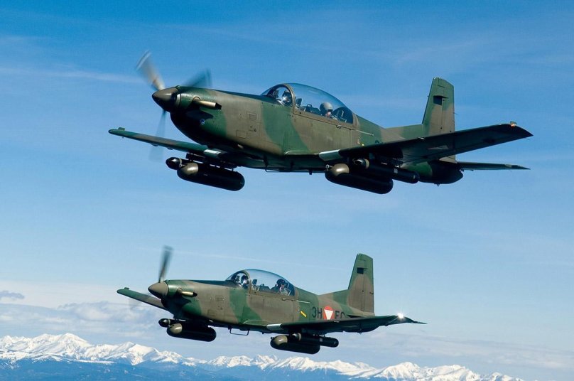 Тукано 312 самолет Штурмовик