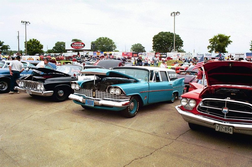 Plymouth Suburban 49 rat