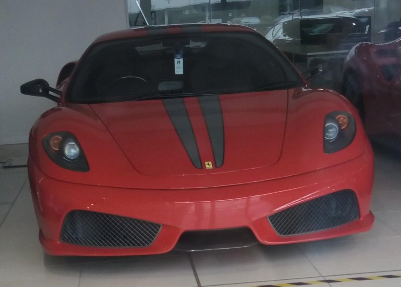 Феррари 430 с открытыми дверьми