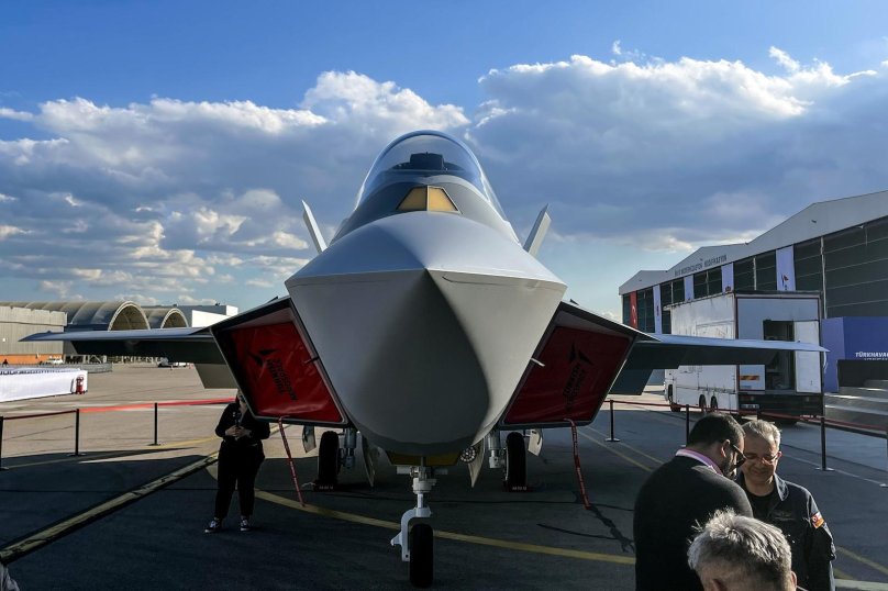 Турецкий самолет Каан