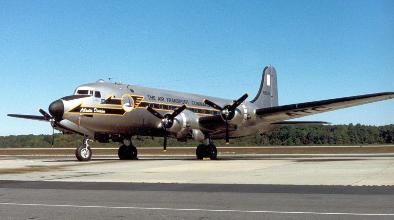 Самолет c-54 Skymaster