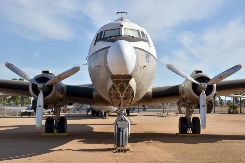 Douglas c-54c Skymaster Elevator