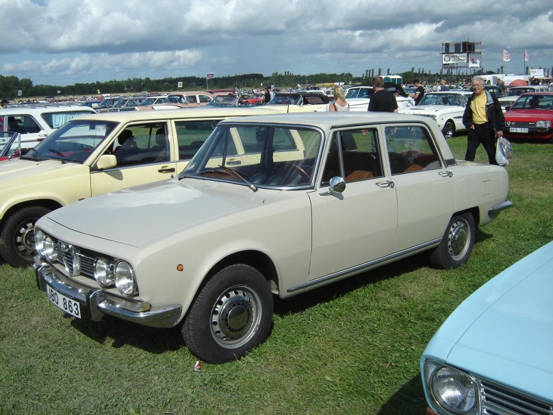 Вольво 145 седан