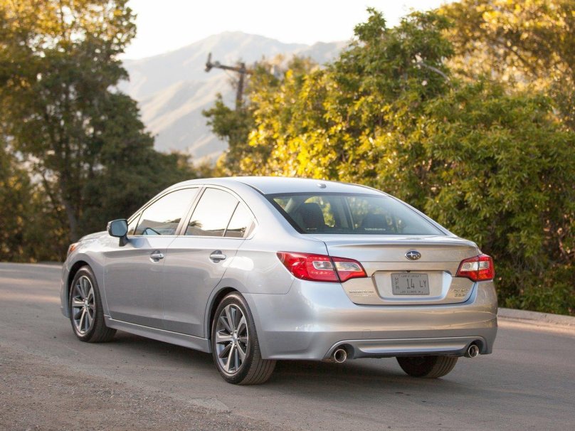 Субару Легаси седан 2015