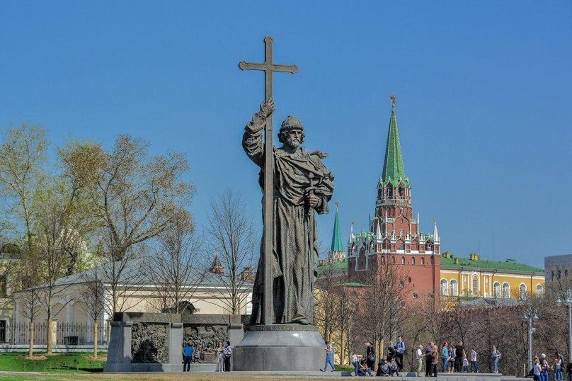 Памятник князю Владимиру в Москве