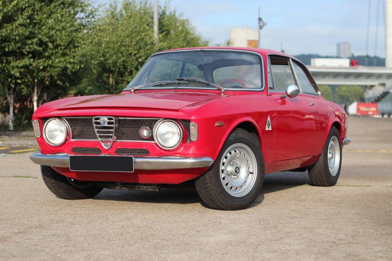 Alfa Romeo Giulia 1300 gt