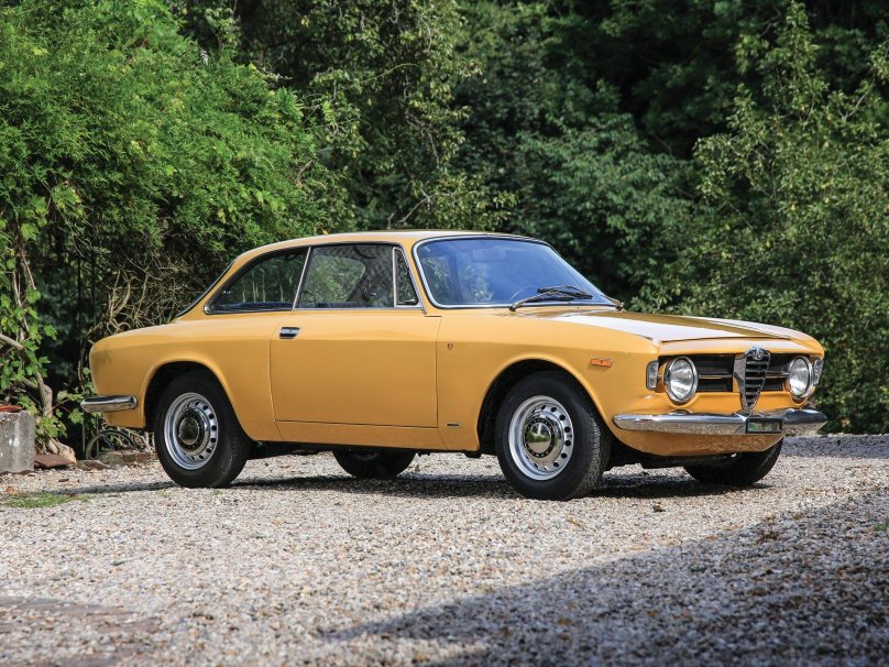 Alfa Romeo Giulia 1300 gt