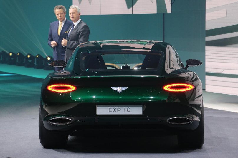 Bentley Exp сзади