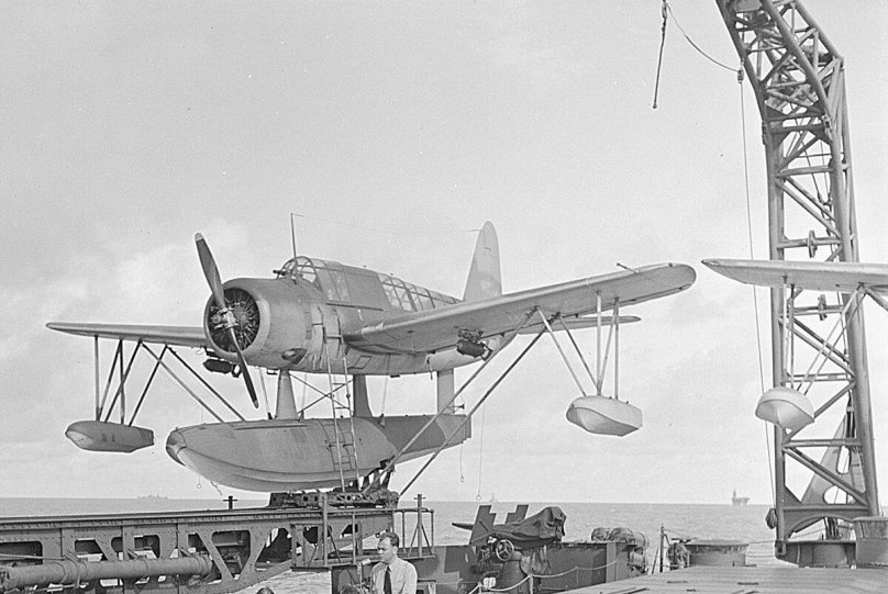 Корабельная катапульта для самолетов