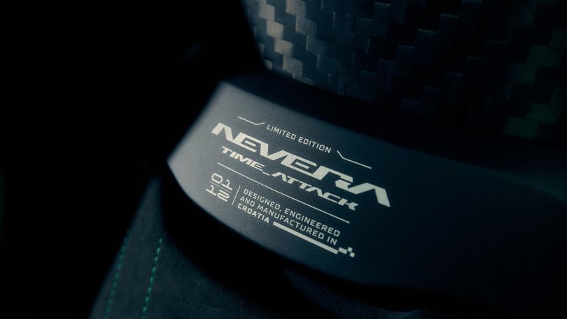 Rimac nevera сзади