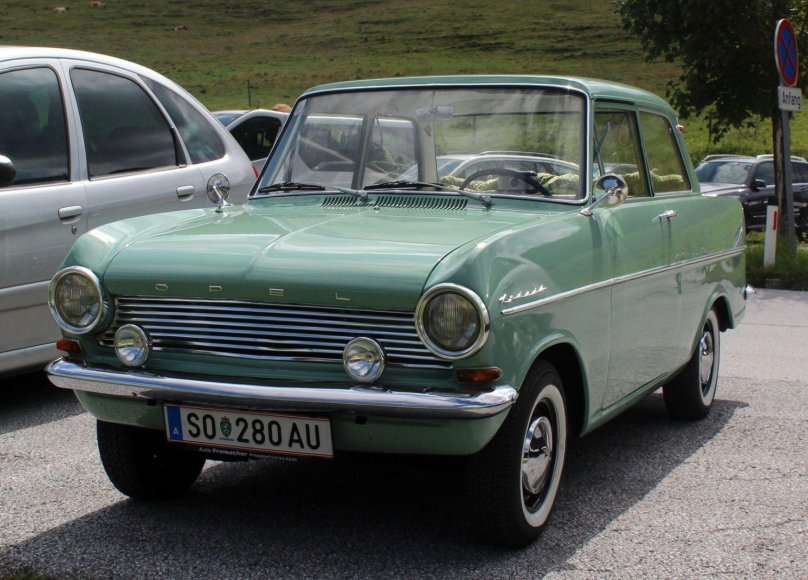 Opel Kadett a Aston Martin