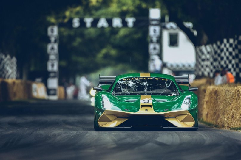 Brabham bt62 жёлтый