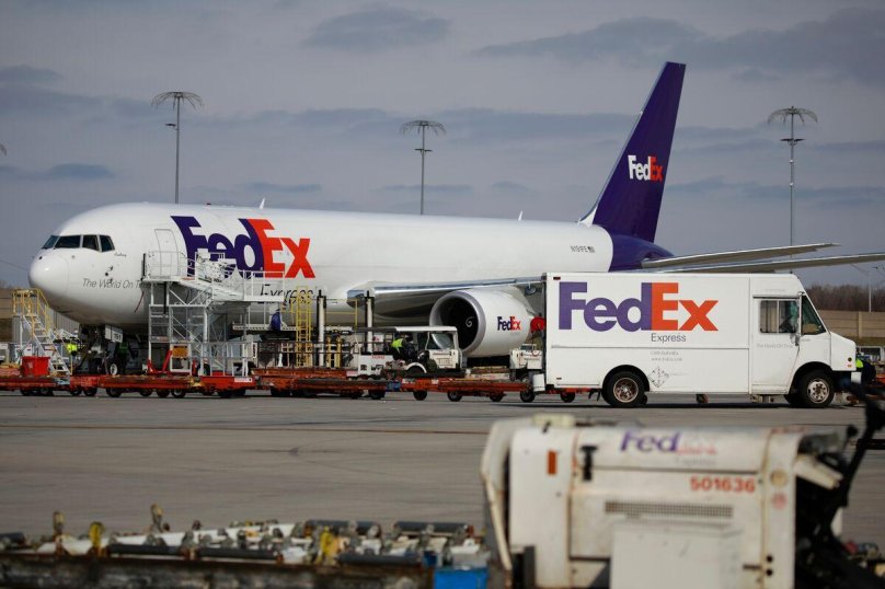 Самолет FEDEX