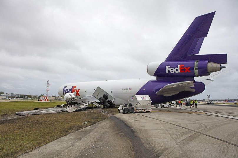 FEDEX Express Flight 910