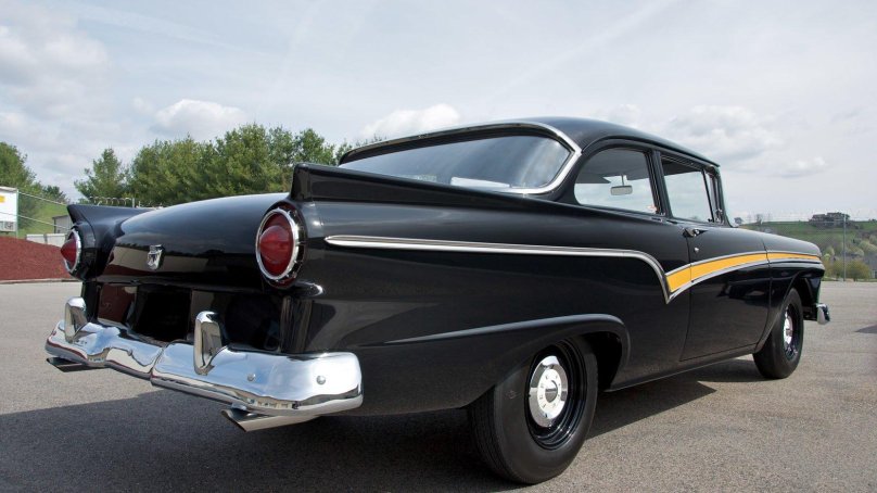Ford Custom 300 sedan 1957