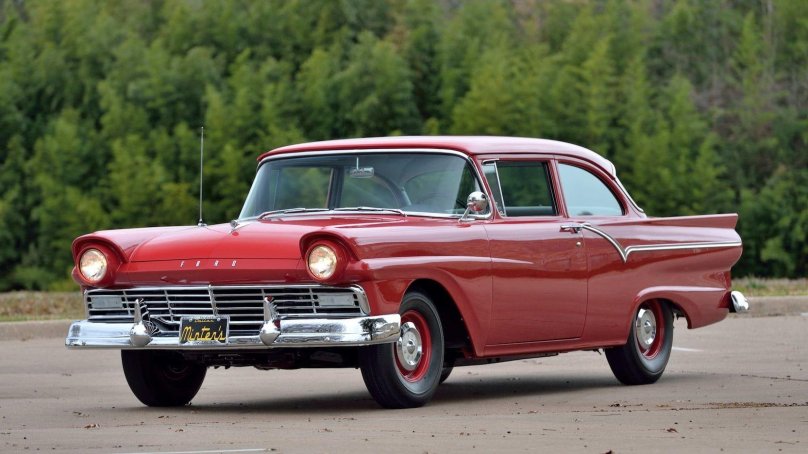 Ford Fairlane sedan 1957