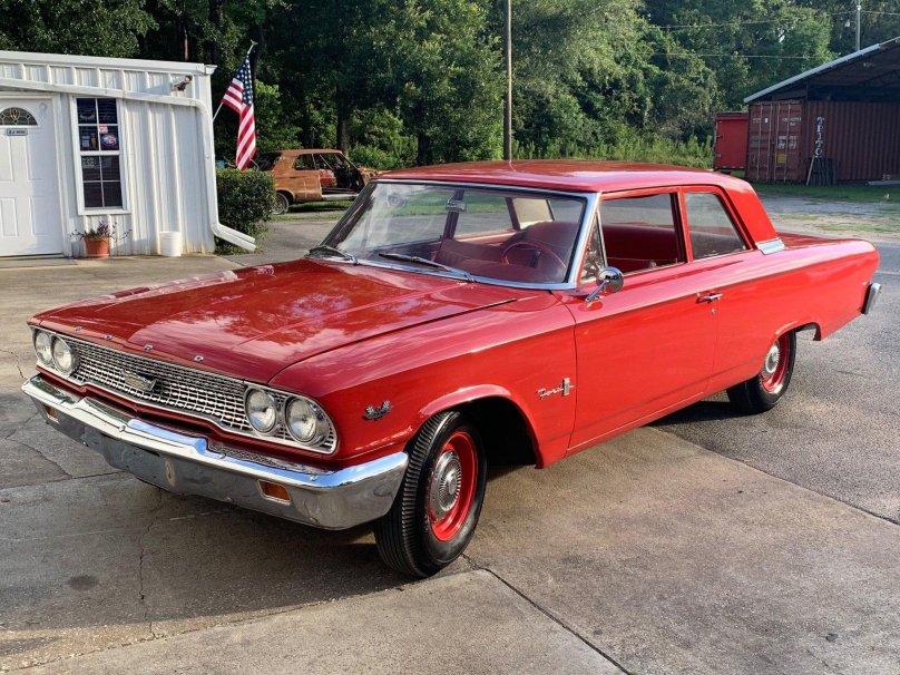Ford Custom 300 sedan