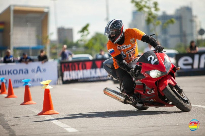 Фигурное вождение мотоцикла