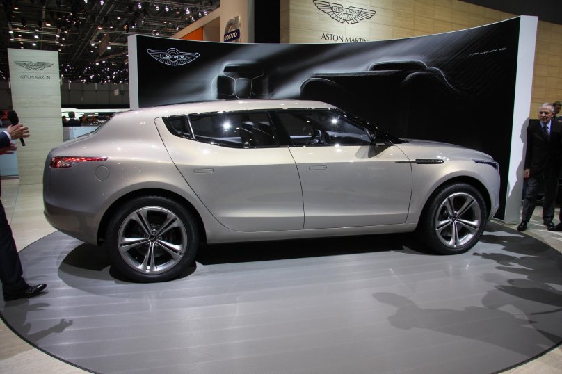 Астон Мартин внедорожник Лагонда